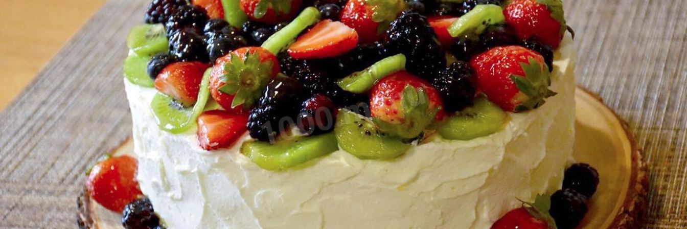 Рецепт Бисквитного торта с творожным кремом с фруктами