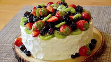 Рецепт Бисквитного торта с творожным кремом с фруктами