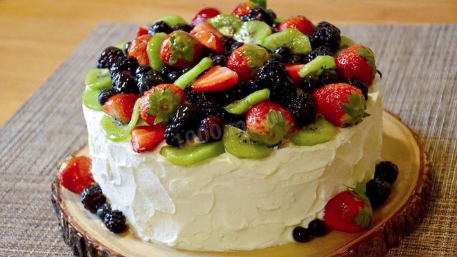 Рецепт Бисквитного торта с творожным кремом с фруктами
