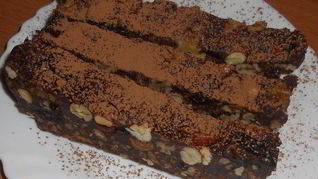 Рецепт Холодного шоколадного торта с орехами и черносливом