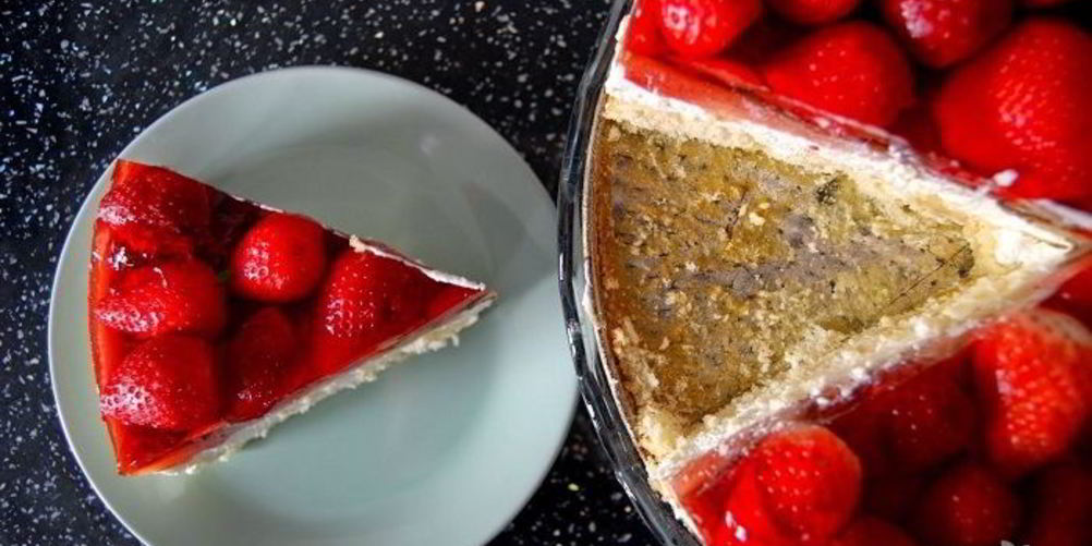 Как приготовить сметанный торт с клубникой