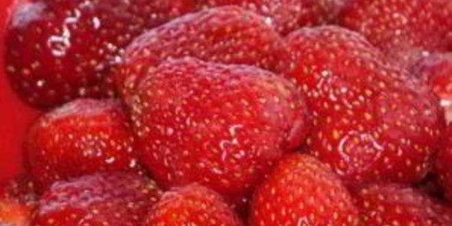 Рецепт сметанного торта с клубникой