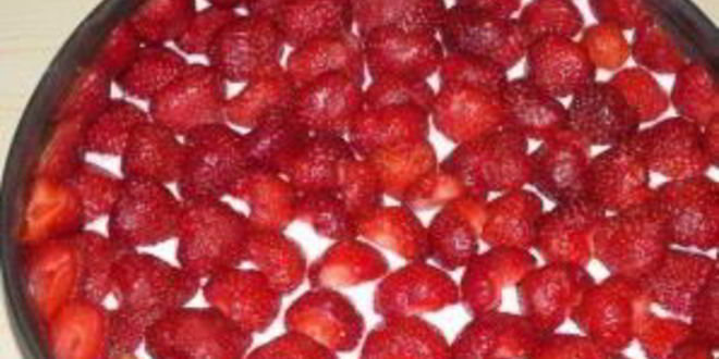 Рецепт сметанного торта с клубникой