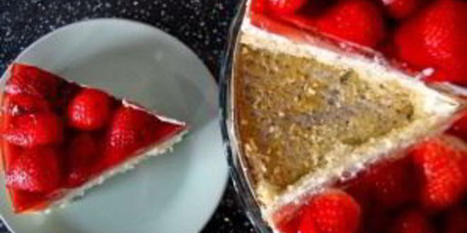 Рецепт сметанного торта с клубникой