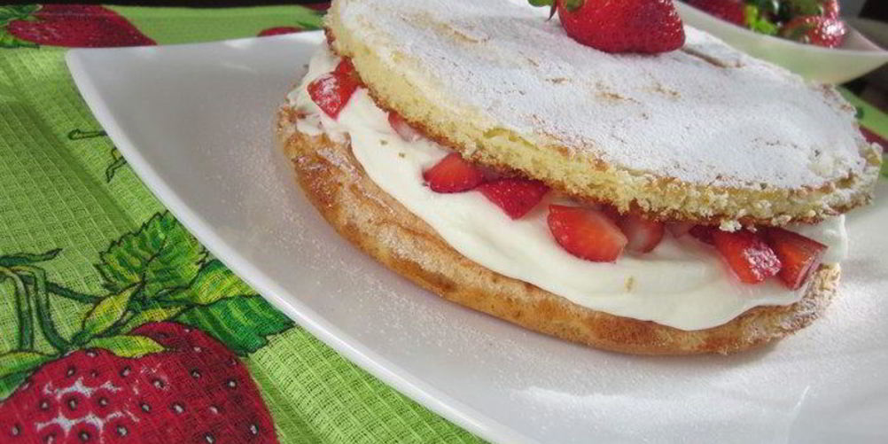 Как приготовить торт с безе клубника со сливками