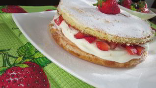 Рецепт Торта с безе Клубника со сливками