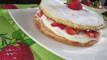 Рецепт Торта с безе Клубника со сливками