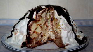 Рецепт Торта Вулкан с орехом и сметанным кремом