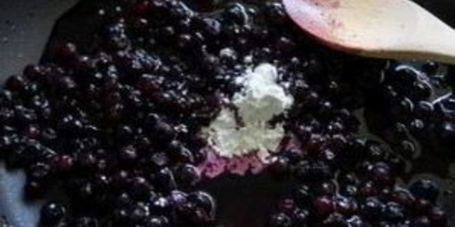 Рецепт бельгийских вафель с черничным соусом