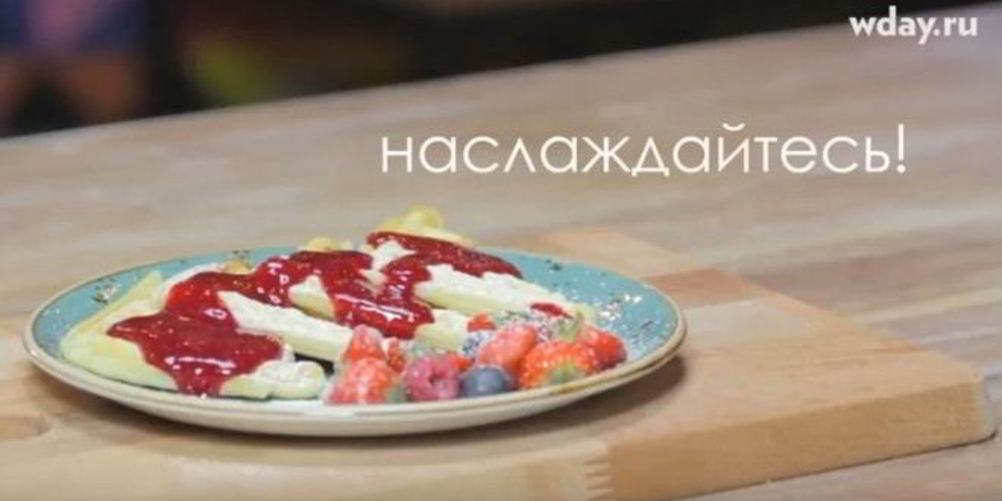 Как приготовить домашние вафли с малиновым соусом