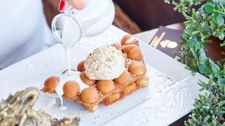 Рецепт Гонконгских вафель с кунжутным мороженым и сливочно-имбирным соусом