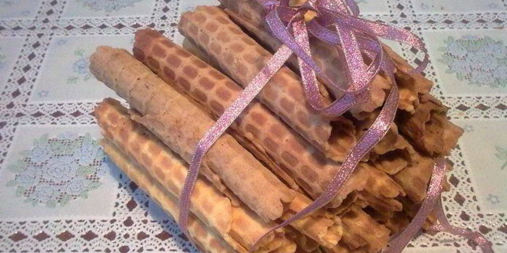 Как приготовить хрустящие вафельные трубочки