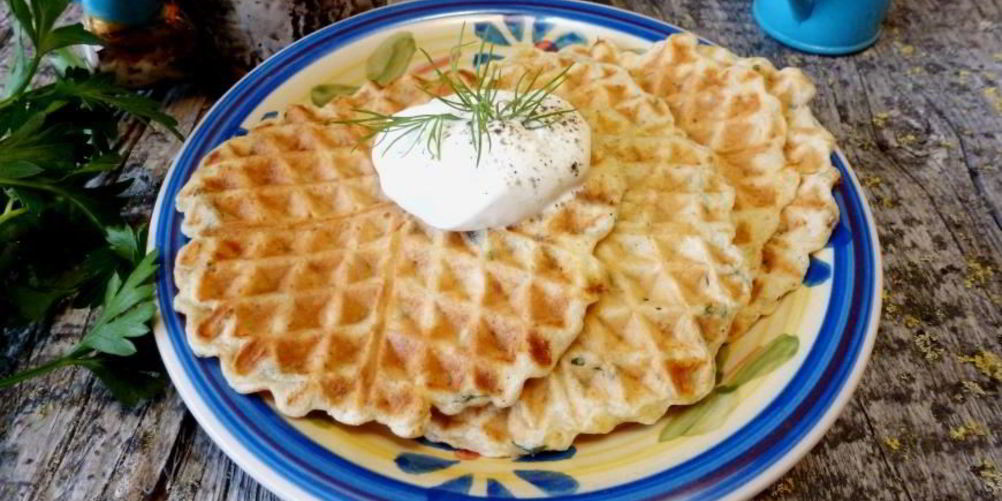 Как приготовить пряные закусочные вафли