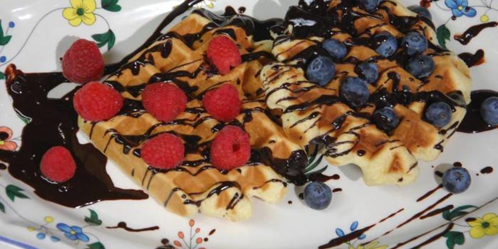 Как приготовить шафранные вафли под шоколадным соусом