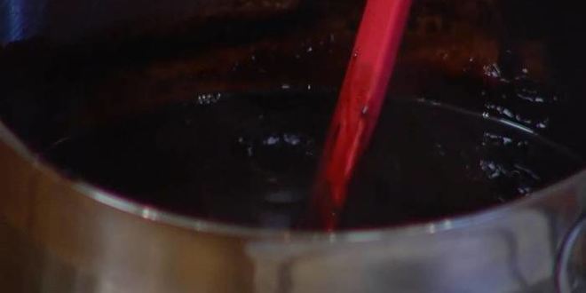 Рецепт шафранных вафель под шоколадным соусом