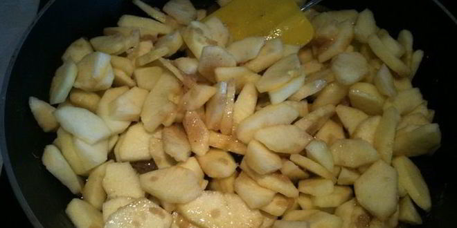 Рецепт слоеных вафель с карамельными яблоками