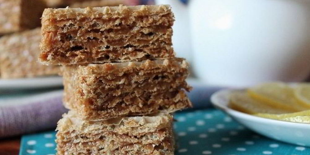 Как приготовить вафельные коржи со сгущенкой