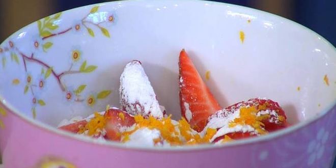 Рецепт вафель из бриоши с клубникой и земляникой