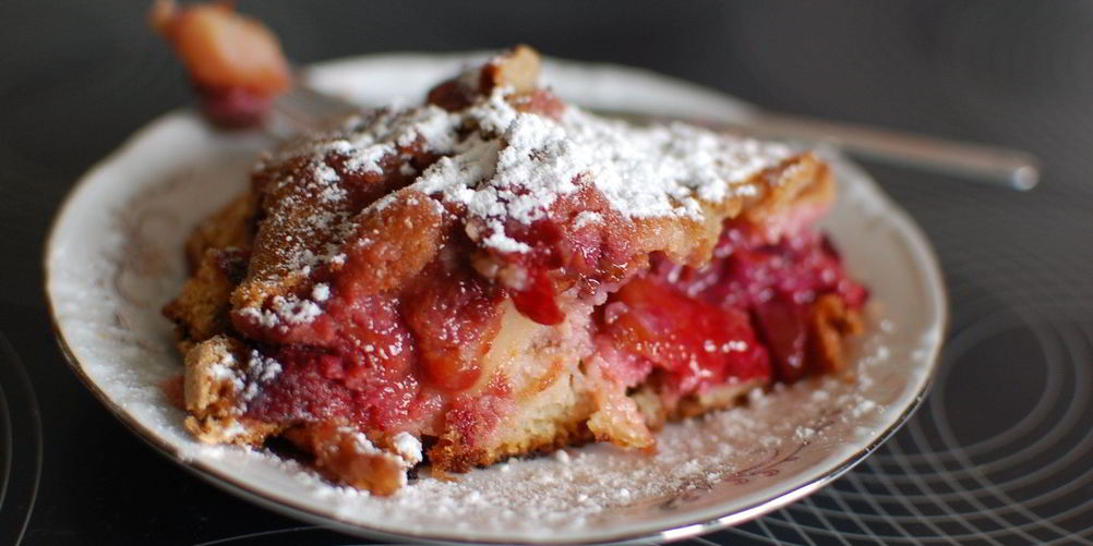 Как приготовить выпечку с клубникой в мультиварке