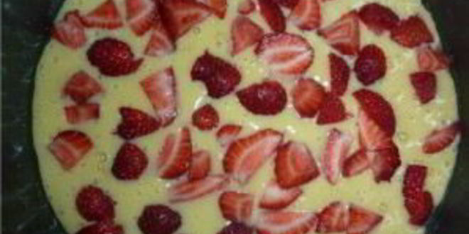 Рецепт выпечки с клубникой в мультиварке