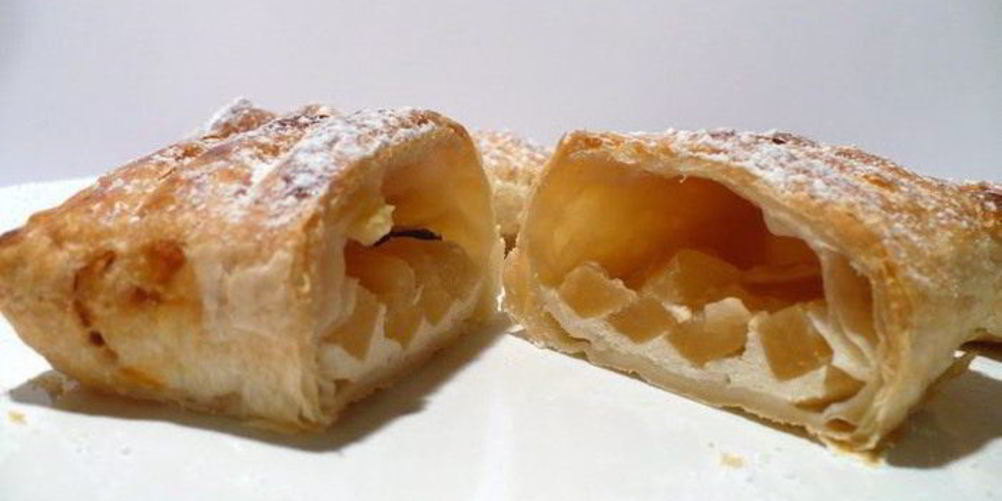 Как приготовить яблочные слойки с творогом