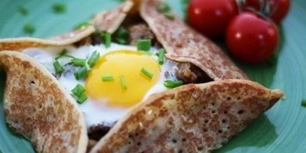 Как приготовить яйцо в блинном конвертике