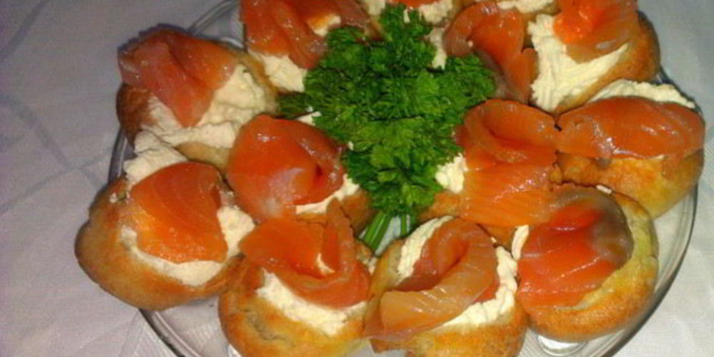 Как приготовить профитроли с лососем