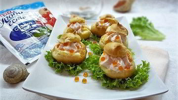 Рецепт Профитролей с пармезаном и муссом из крабового мяса