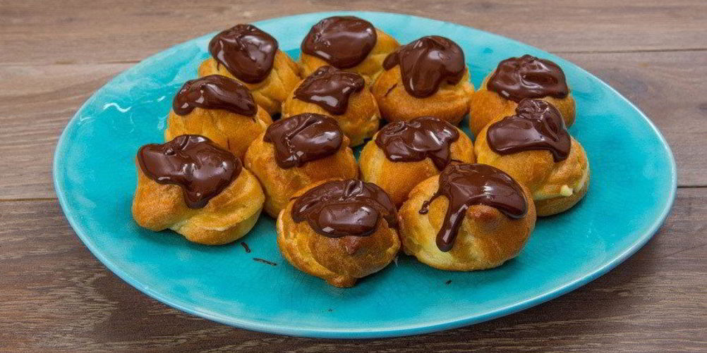 Как приготовить профитроли с заварным кремом и шоколадом