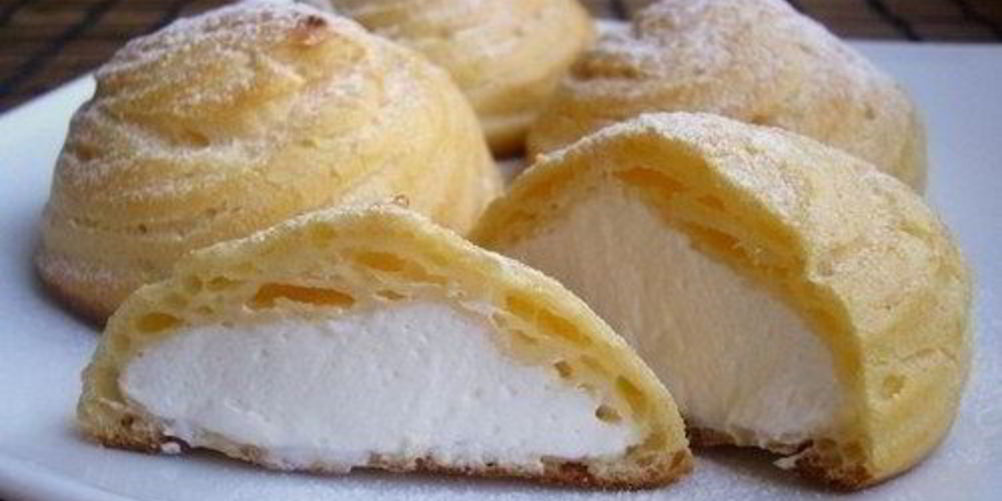 Как приготовить сладкие профитроли со сливочной начинкой