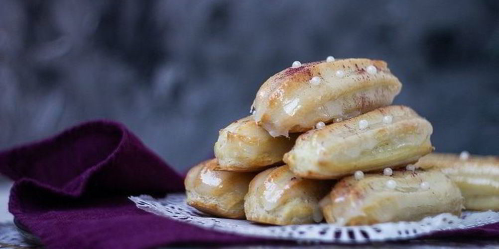 Как приготовить эклеры с кремом шантильи и ванильной помадкой