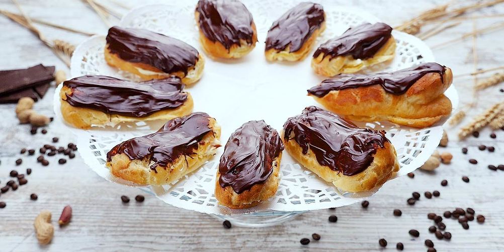 Как приготовить эклеры с масляным кремом и шоколадной помадкой