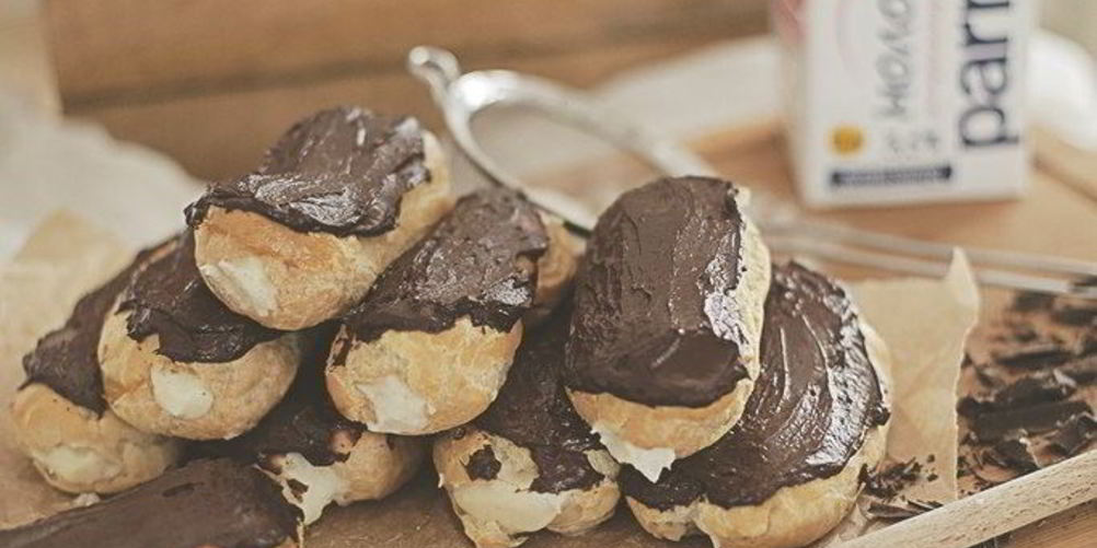 Как приготовить эклеры с шоколадной глазурью