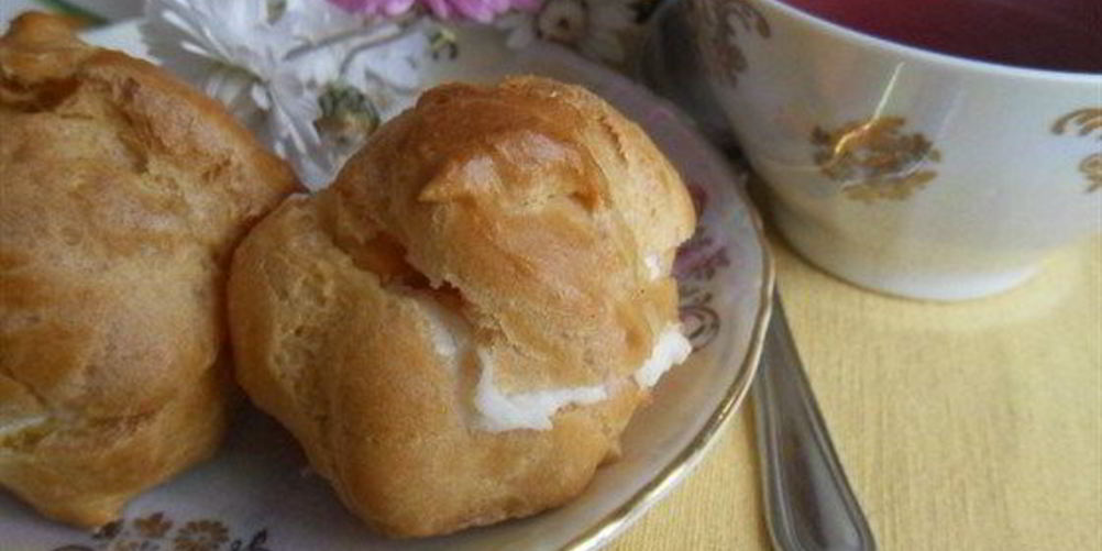 Как приготовить эклеры с творожным кремом и жареными яблоками