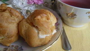 Рецепт Эклеров с творожным кремом и жареными яблоками