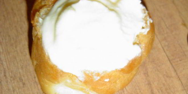 Рецепт эклеров с заварным творожным кремом и клубникой