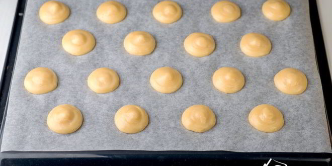 Рецепт закусочных профитролей с салатом из креветок и крабовых палочек