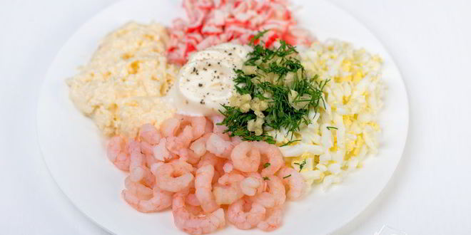 Рецепт закусочных профитролей с салатом из креветок и крабовых палочек