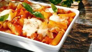 Рецепт Румяной запеканки из макарон с куриными грудками