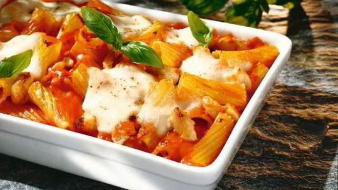 Рецепт Румяной запеканки из макарон с куриными грудками