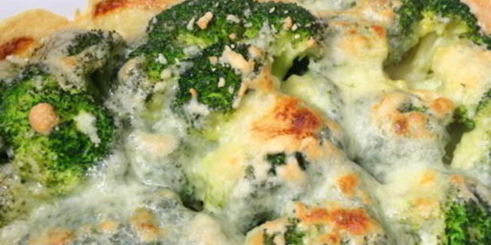 Как приготовить запеканку из куриного фарша с капустой брокколи, яйцами и сыром