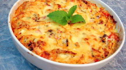 Рецепт Запеканки из лаваша, грибов, колбасы и зелени