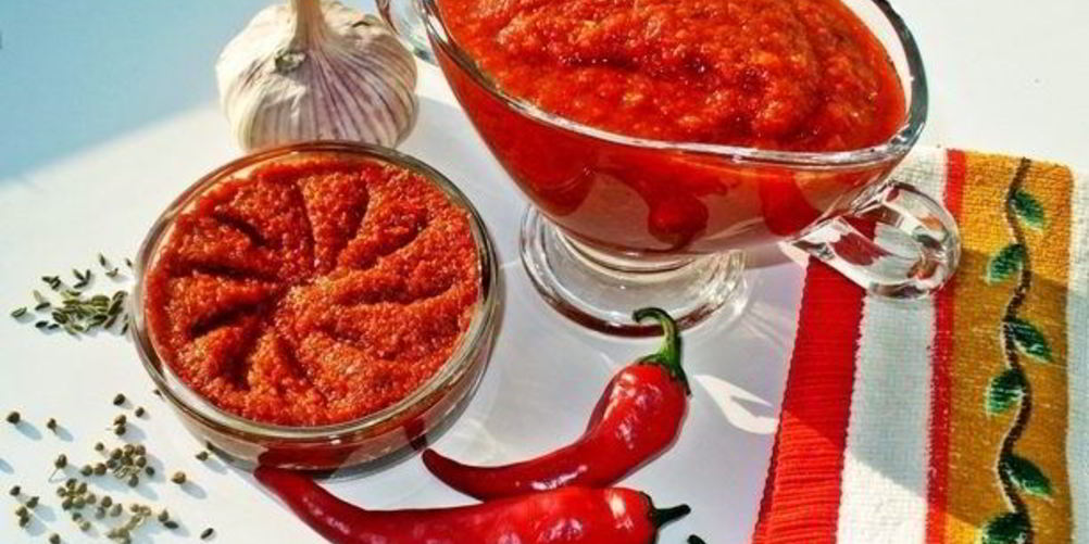 Как приготовить аджику домашнюю