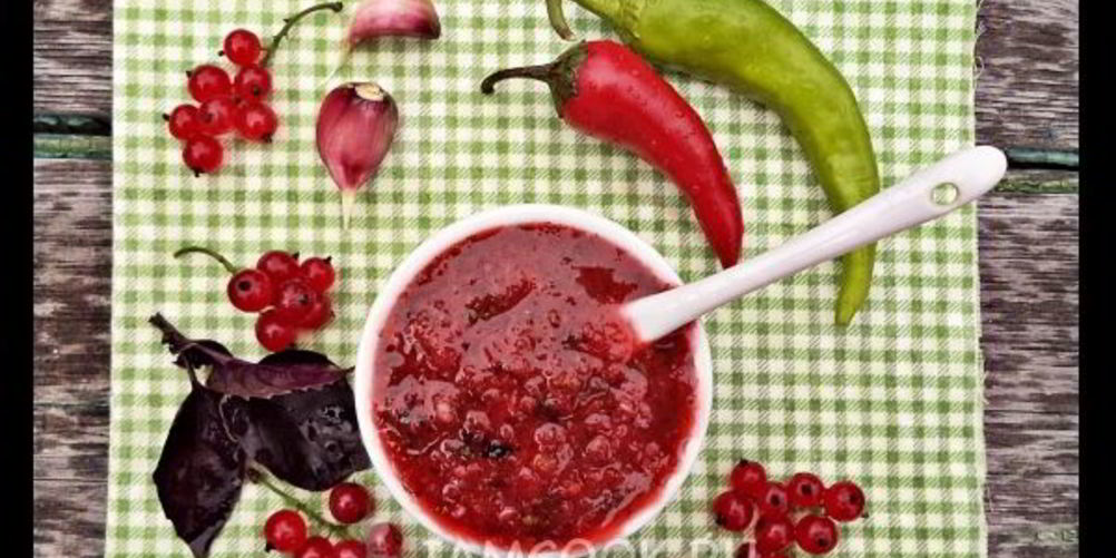Как приготовить аджику из красной смородины