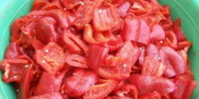 Рецепт аджики с яблоками и помидорами