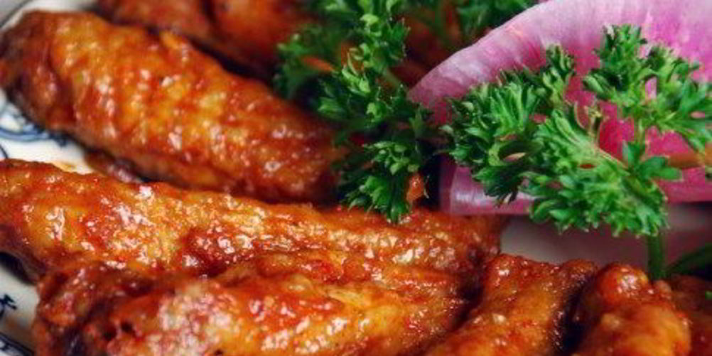 Как приготовить куриные крылышки с аджикой и чесноком