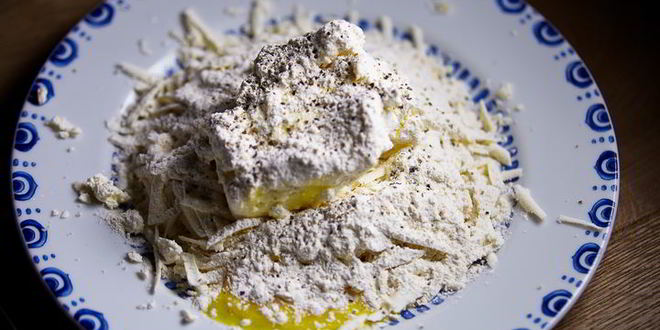 Рецепт соленых сырников с аджикой