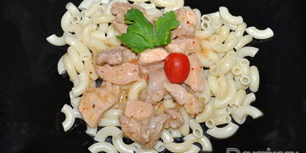 Как приготовить свинину, тушенную с аджикой