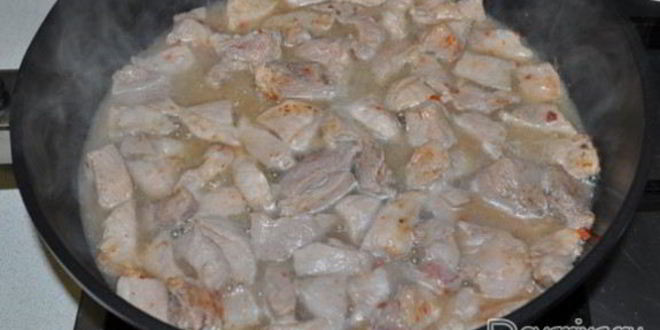 Рецепт свинины, тушенной с аджикой