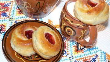 Рецепт Дрожжевых булочек с ягодным джемом